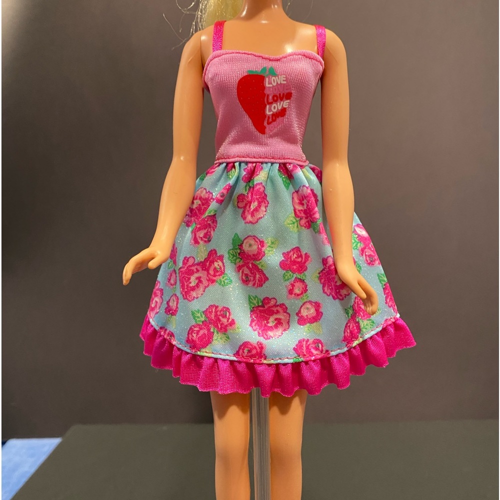 Lot of 4 Barbie outfits